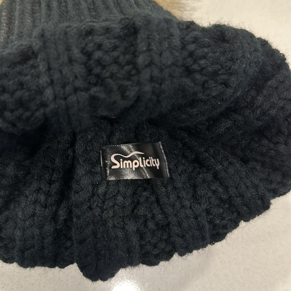 NWOT Simplicity Women\'s Winter Soft Knit Beanie Hat with Faux Fur Pom Poms OS main image 5